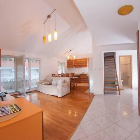 *newly Listed* Spacious 80m2 Apt *great Location* 马卡尔斯卡