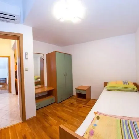 *newly Listed* Spacious 80m2 Apt *great Location* Appartement *