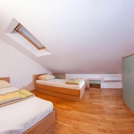 *newly Listed* Spacious 80m2 Apt *great Location* Appartement *