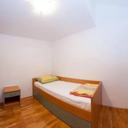 Appartement *newly Listed* Spacious 80m2 Apt *great Location* Makarska